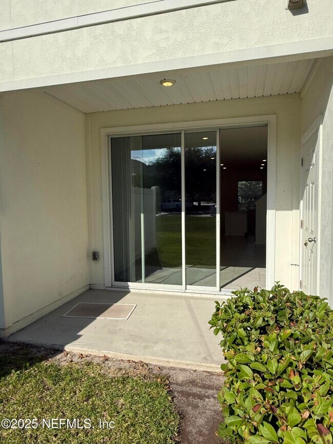 Building Photo - 575 Oakleaf Plantation Pkwy
