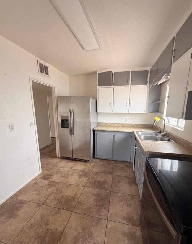 Building Photo - Quaint 3 Bed 1 Bath Home in the Heart of Florence, AZ!