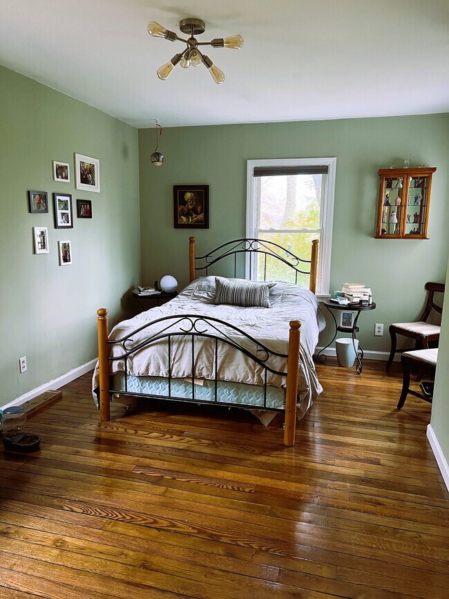Foto del edificio - 104 Orchard View Ln