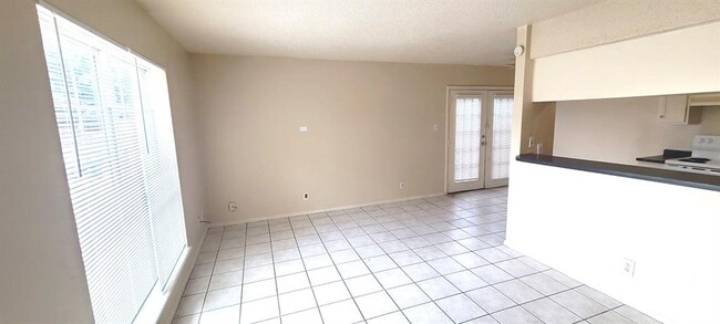 Building Photo - 5808 Wellington Dr