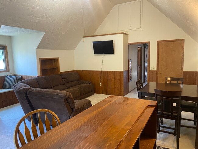 Building Photo - 10485 Lakewood Pl