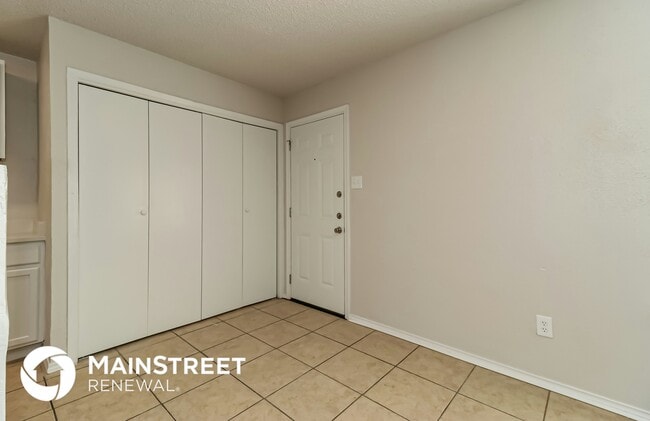 Building Photo - 3904 Royal Crest Dr