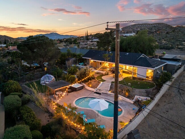 Foto del edificio - 7433 Fairway Dr