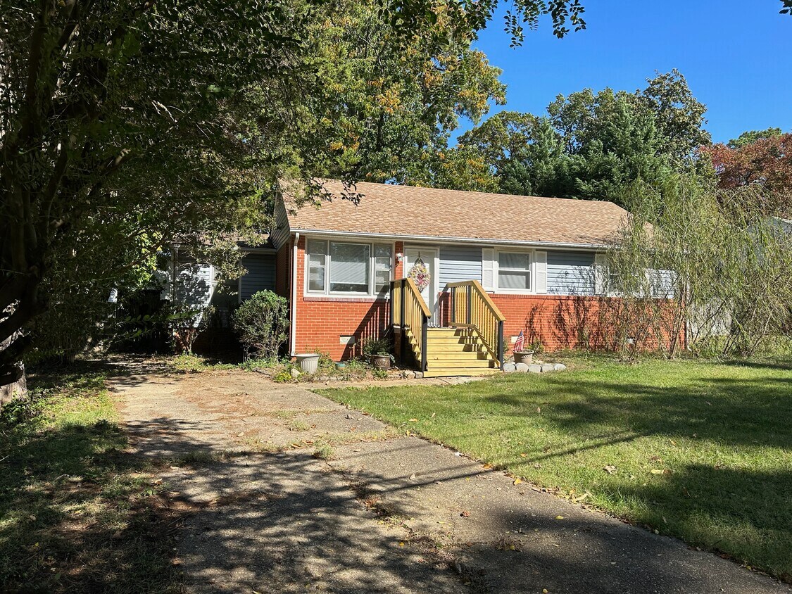 Primary Photo - 3400 Pine Dell Ave