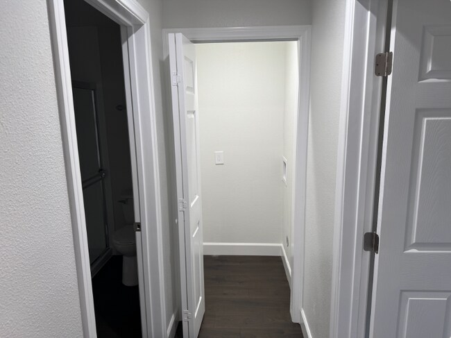 Building Photo - 900 Stern Ln