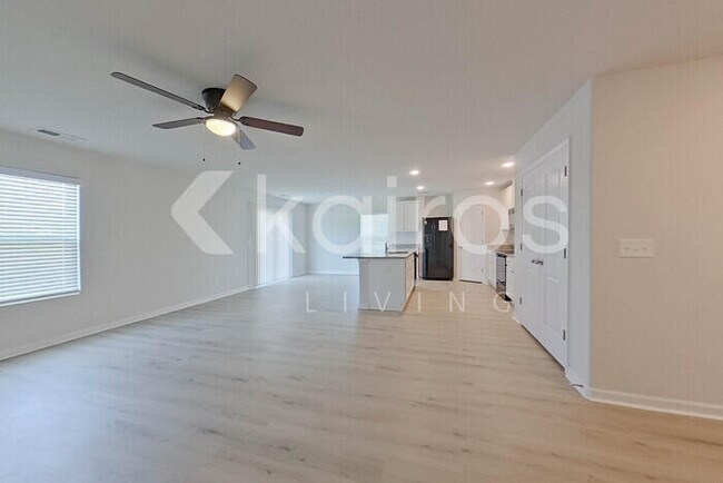 Building Photo - 304 Common Reed Dr