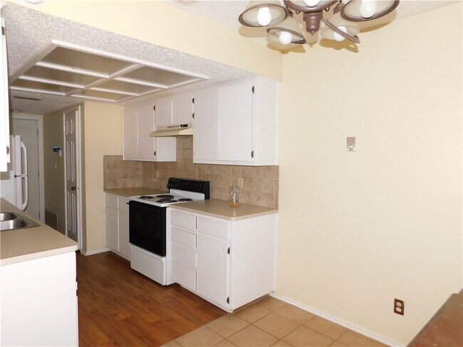 Foto del edificio - 8804 Springmail Cir