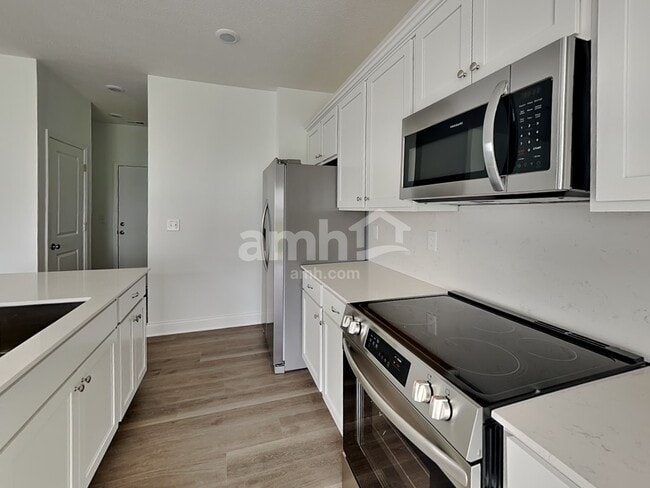 Building Photo - 301 Pne Hl Ct