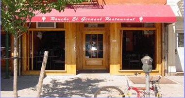 Vista de la tienda en la planta baja - 221 First Ave