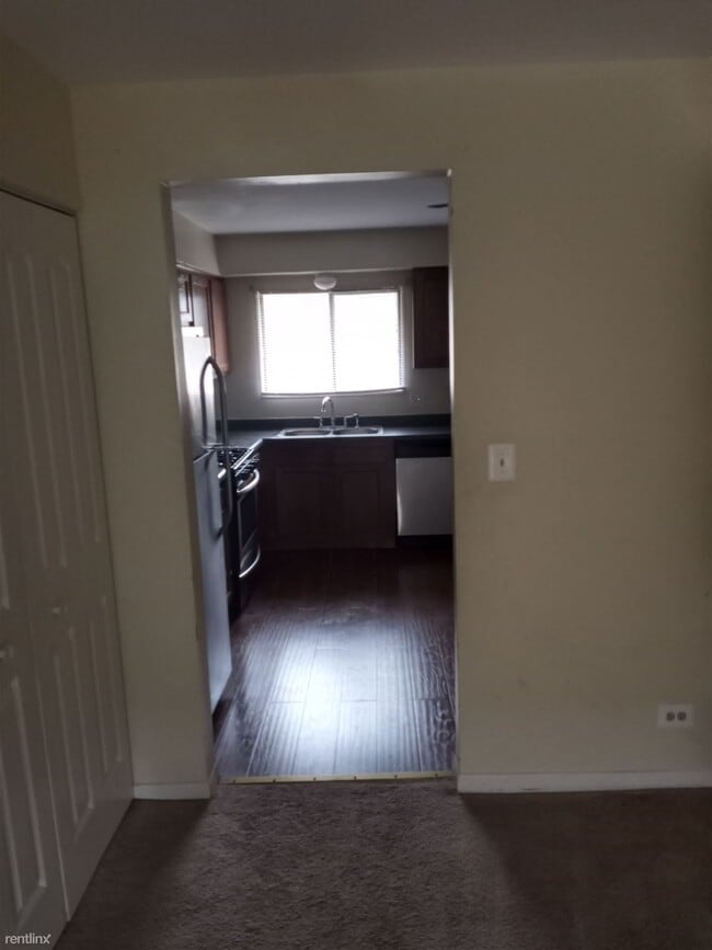 Building Photo - 2 br, 1 bath  - 102 Olesen Dr Apt 201