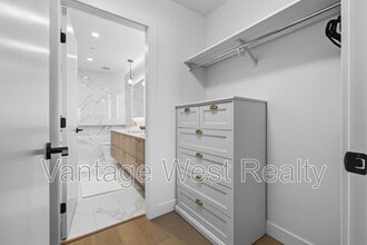 Building Photo - 3800-3800 Capozzi Rd