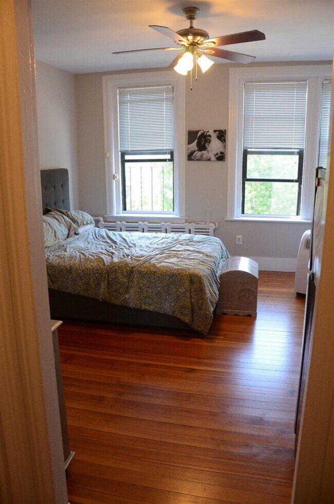 48 JFK St photo'