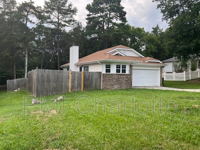 Building Photo - 9007 Vicksburg Rd