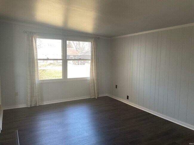 Building Photo - 3011 Fairoak Dr