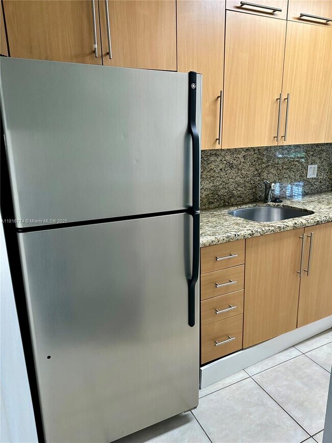 Foto del edificio - 1125 NE 16th Pl