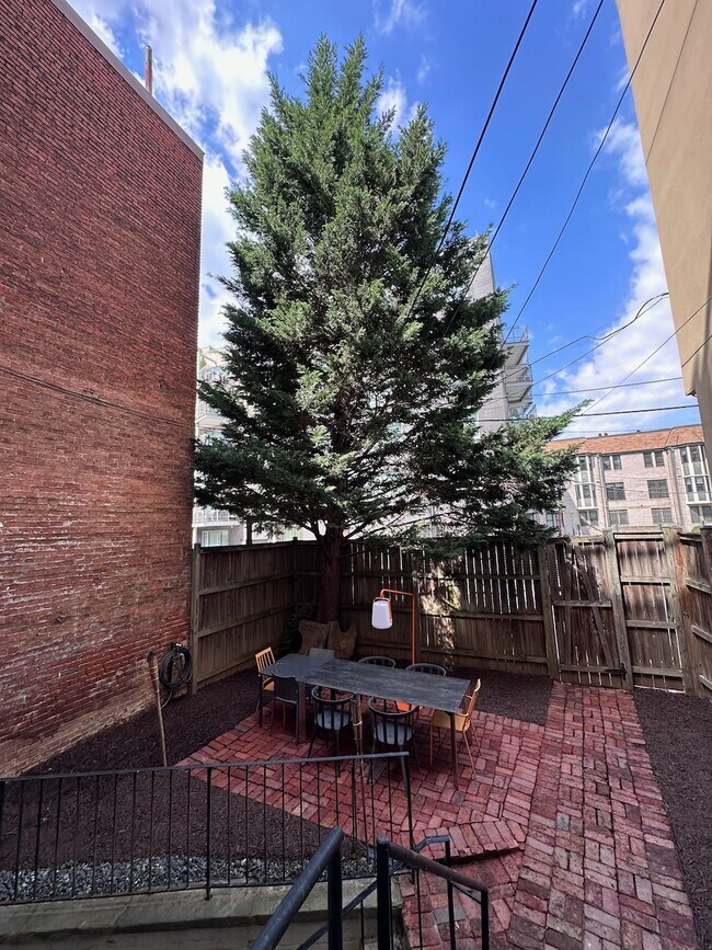Building Photo - 1217 N St NW