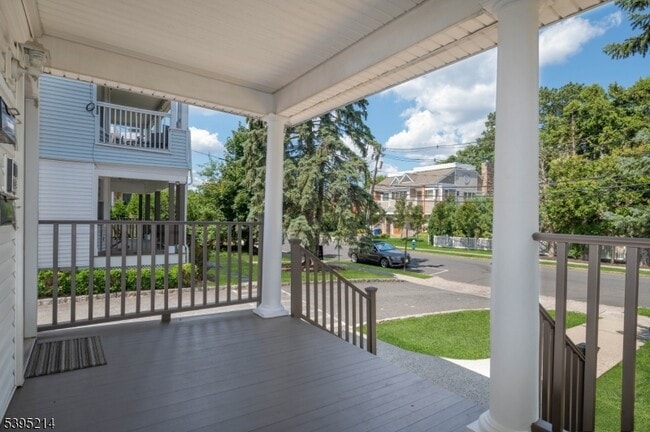 Foto del edificio - 54 Franklin Pl