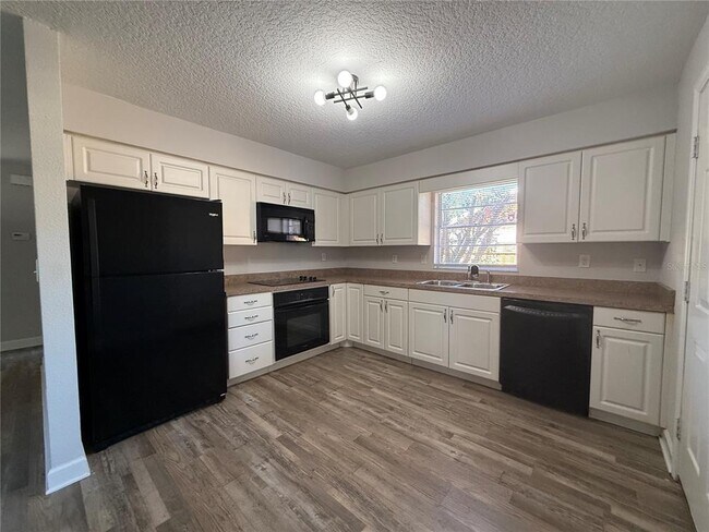 Foto del edificio - 5839 12th St