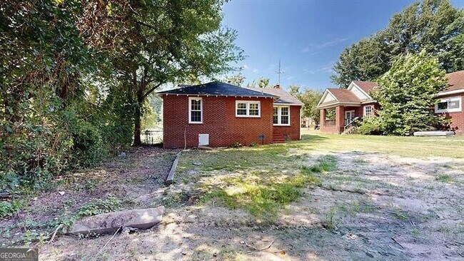 Building Photo - 2211 8th St