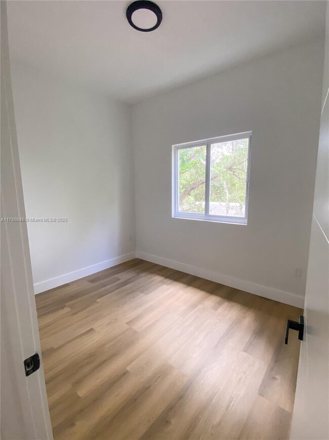 Building Photo - 4 bedroom in Miami FL 33142