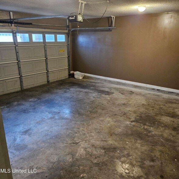 Foto del edificio - 8349 Regal Bend Dr