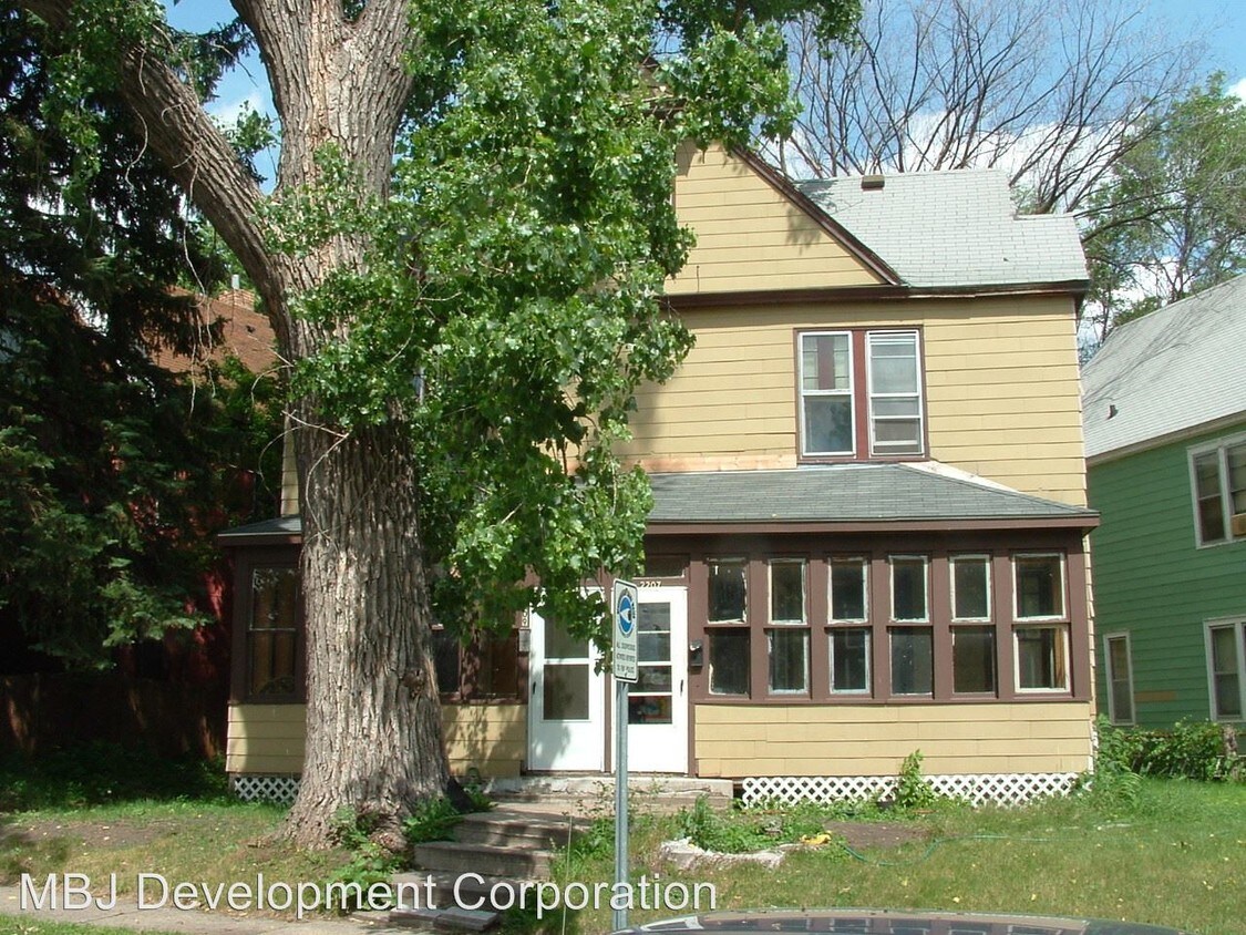 Primary Photo - 2207-2209 Blake Ave