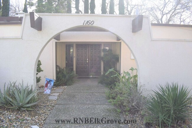 Building Photo - 1160 Silver Lake Dr