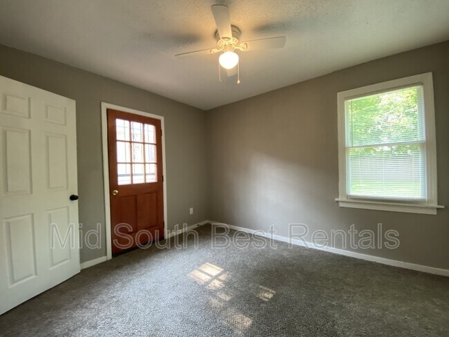 Building Photo - 1347 Gill Ave