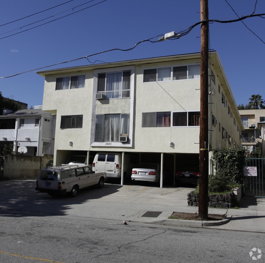 Primary Photo - 1923 Tamarind Ave