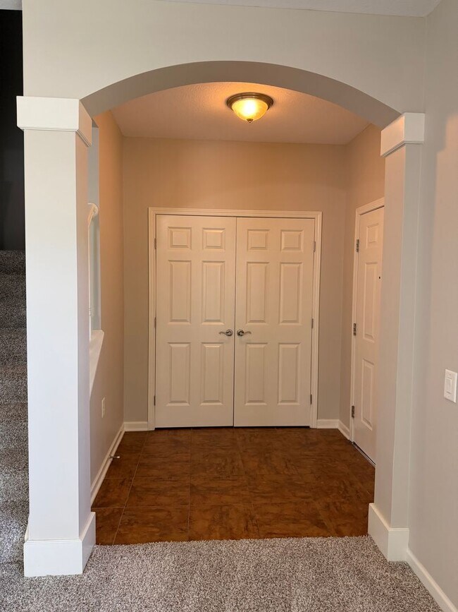 Foto del edificio - Stunning 3 Bedroom Home with Primary Suite on First Floor