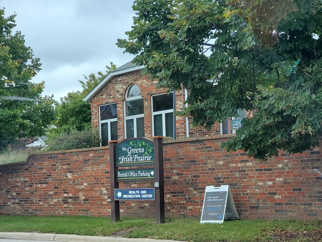 Building Photo - 4400 W Shamrock Ln