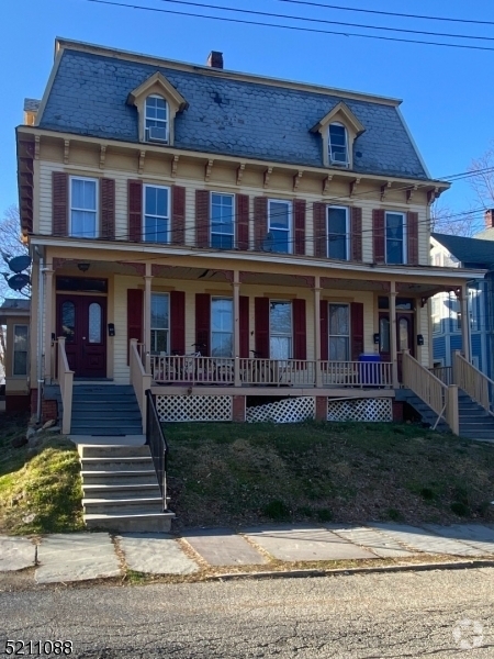 Building Photo - 312 Church St