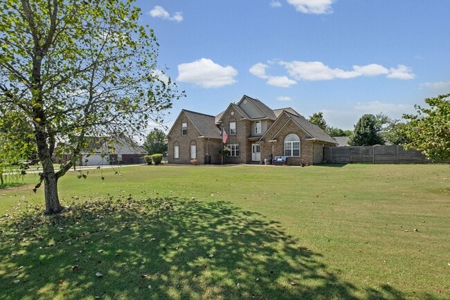 Building Photo - 713 Elizabeth Dr