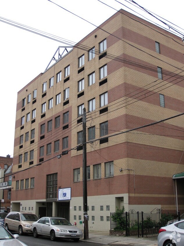 Primary Photo - 846-852 49th St