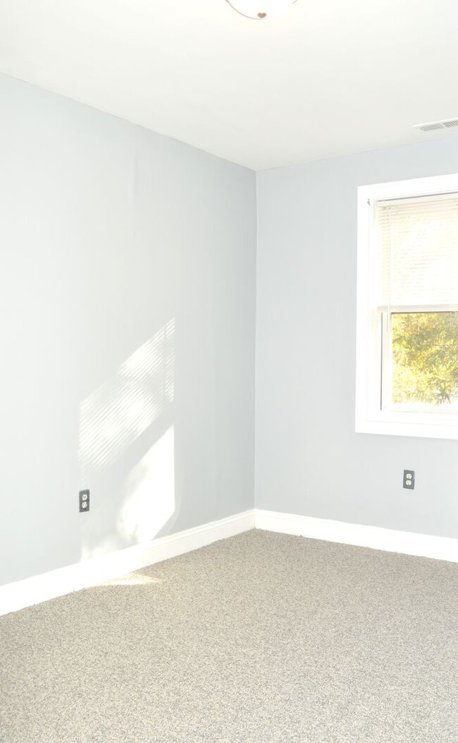 Building Photo - !!Beautiful Apartment in Marshall Heights!!