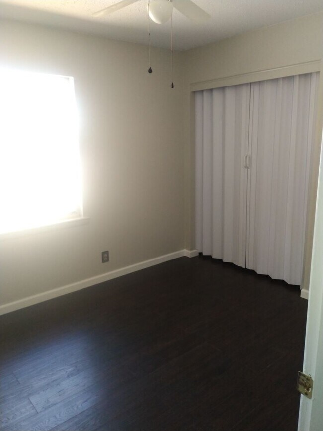 Building Photo - 10 Katherine Loop