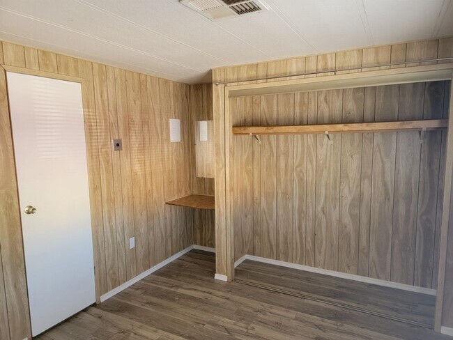Building Photo - Large 2 Bedroom Mobile Home In Bullhead City