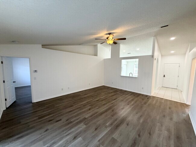 Building Photo - 6 Folson Ln