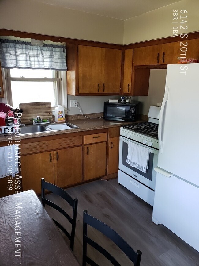 Building Photo - Beautiful 3 bedroom Home