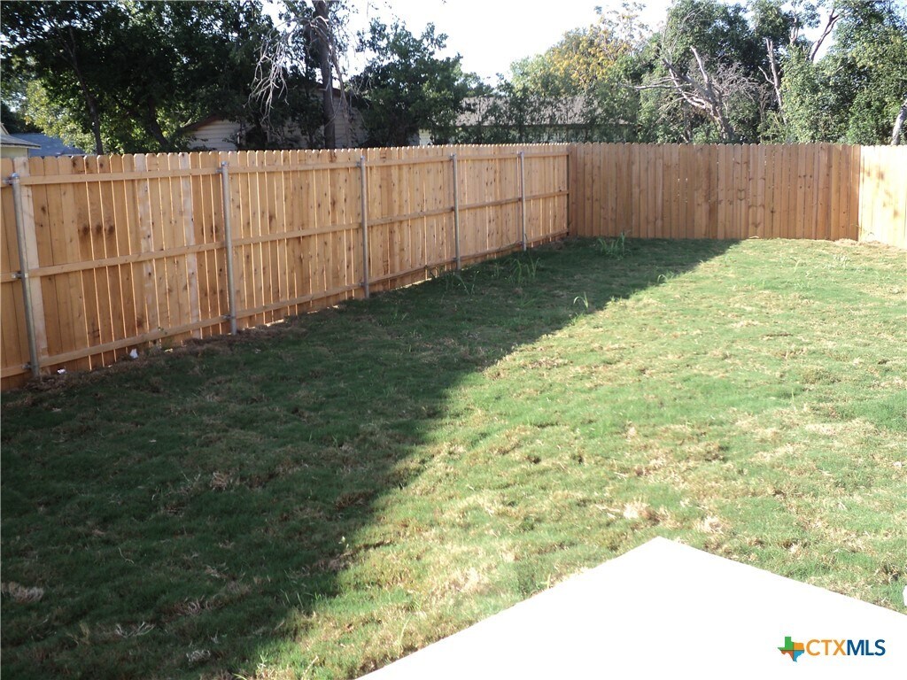 Building Photo - 1105 Brown Rock Dr