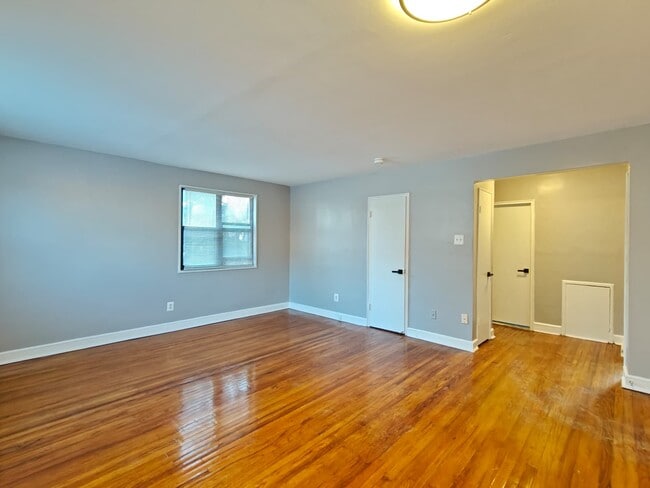 Building Photo - 131 Forest Ave