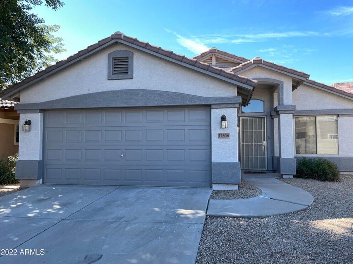 Foto principal - Spacious 3 bedroom home in El Mirage!