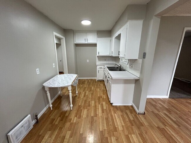 Foto del edificio - 3 Bed - 1 Bath - Lorain