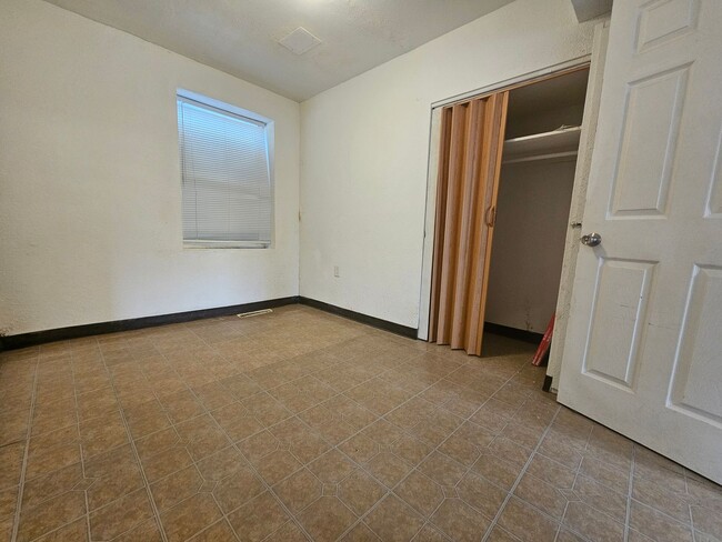 Building Photo - 608 4th Ave