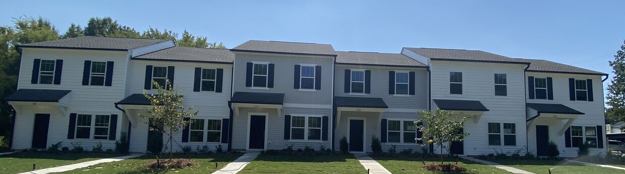 Foto principal - NEW 3 Bedroom Townhome Minutes from Downto...