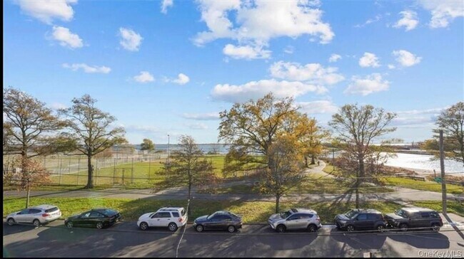 Foto del edificio - 95-05 165th Ave