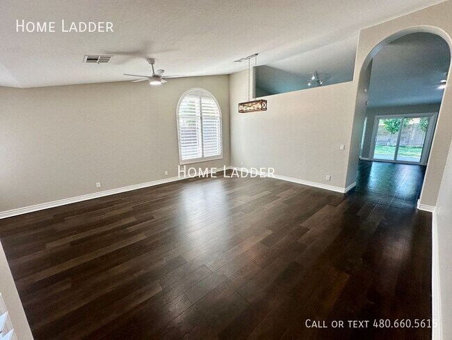 Foto del edificio - 3018 E Erie St