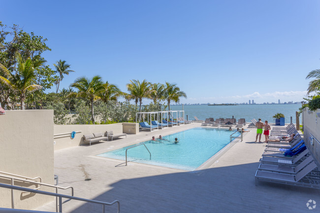 Foto del edificio - Miami Bay Waterfront Midtown Residences