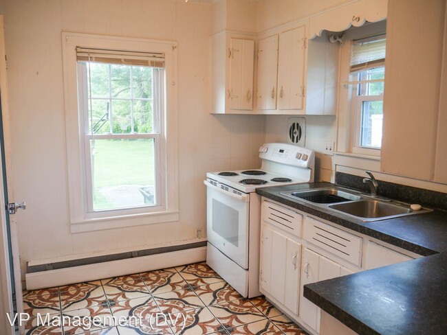 Building Photo - 3 br, 1 bath House - 511 Main St