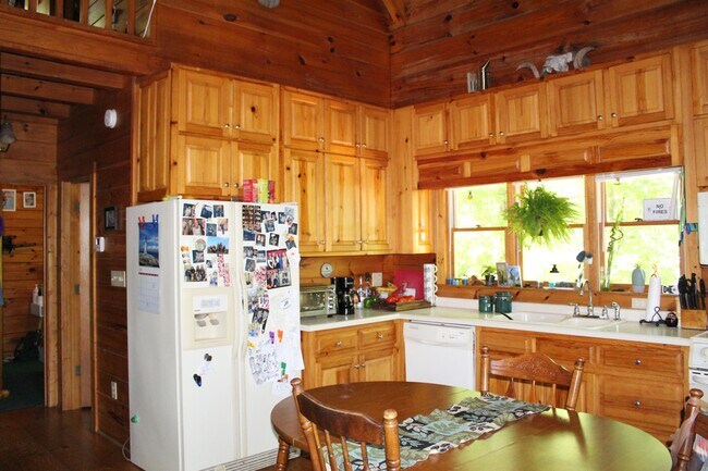 Foto del edificio - 104 Trinity Pond Road